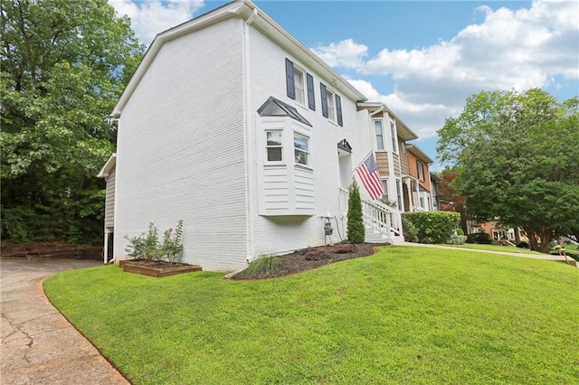 208 Hembree Park Ter, Roswell, GA 30076 - view of front of house featuring a front yard