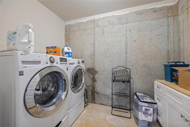 726 Swilling Rd, Eastanollee, GA 30538 - laundry area featuring washer and dryer and cabinet space
