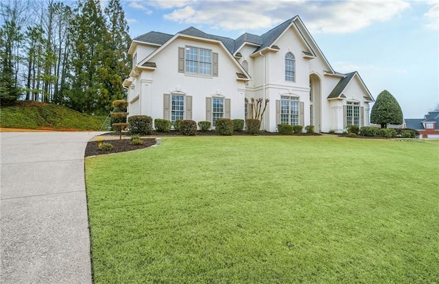 view of front of home with a front lawn