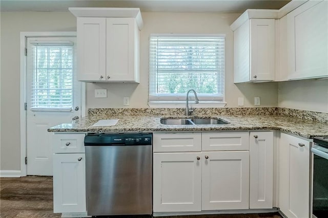 kitchen featuring a sink, white cabinetry, stainless steel appliances, and dark wood-type flooring