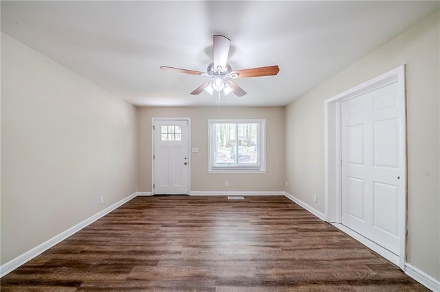 foyer with ceiling fan, dark wood-style flooring, and baseboards