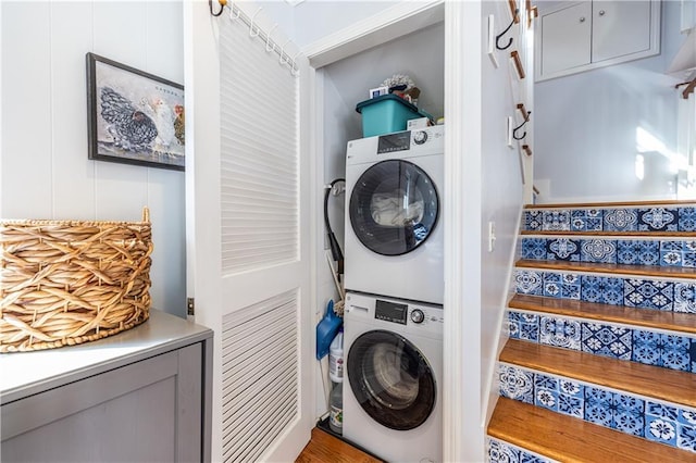 laundry room with laundry area and stacked washer / drying machine