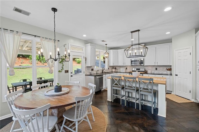 121 Bradshaw Park Dr, Woodstock, GA 30188 - dining space featuring a chandelier, recessed lighting, and baseboards