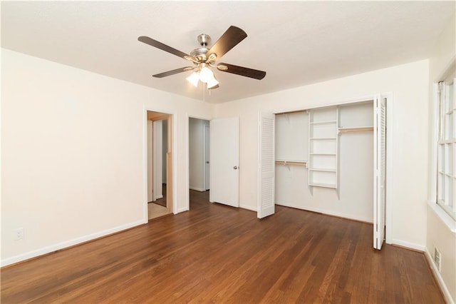 unfurnished bedroom featuring dark wood-type flooring, a closet, a ceiling fan, and baseboards