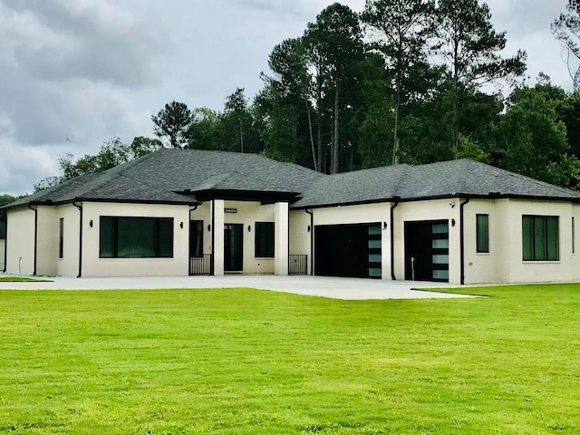 2964 Old Peachtree Rd, Dacula, GA 30019 - back of property with a garage, stucco siding, and a yard