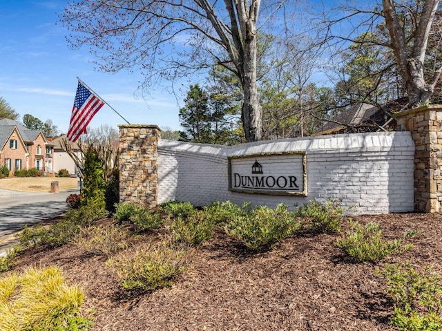 view of community / neighborhood sign