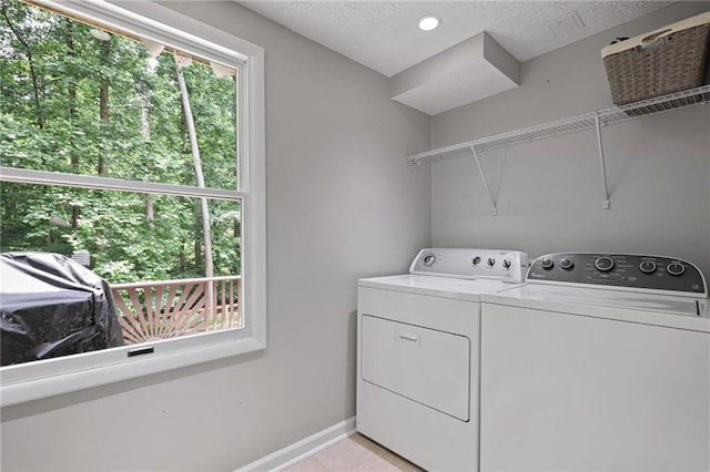 9470 Hillside Dr, Roswell, GA 30076 - laundry area featuring separate washer and dryer and a textured ceiling