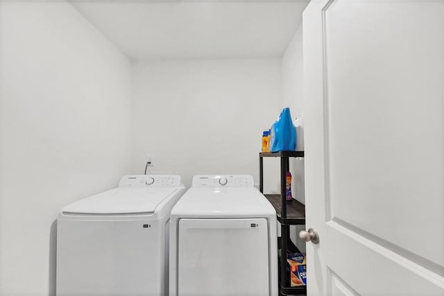 laundry room with laundry area and washing machine and clothes dryer