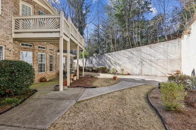 view of yard featuring fence