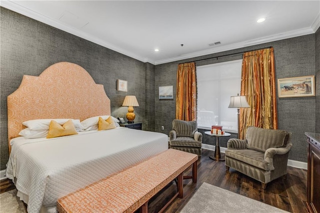 bedroom featuring recessed lighting, baseboards, wood finished floors, visible vents, and ornamental molding