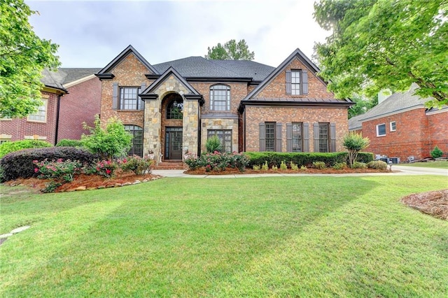 view of front of property with a front yard