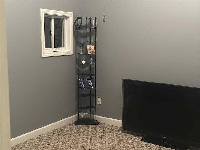 room details featuring carpet and baseboards