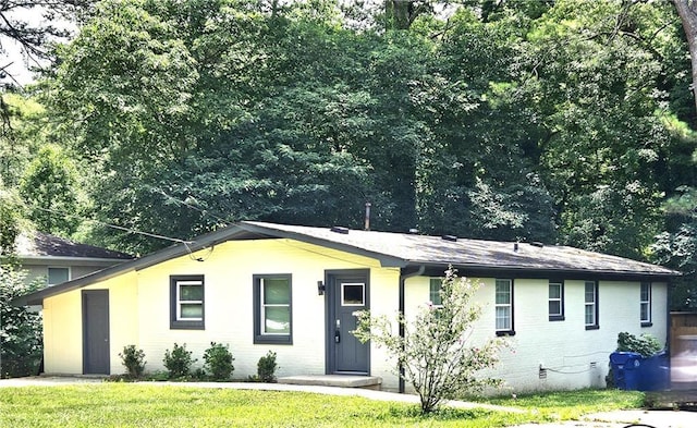 ranch-style house with a front lawn