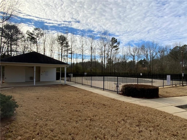 view of property's community featuring a lawn