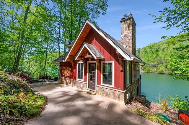 view of front of property with a patio