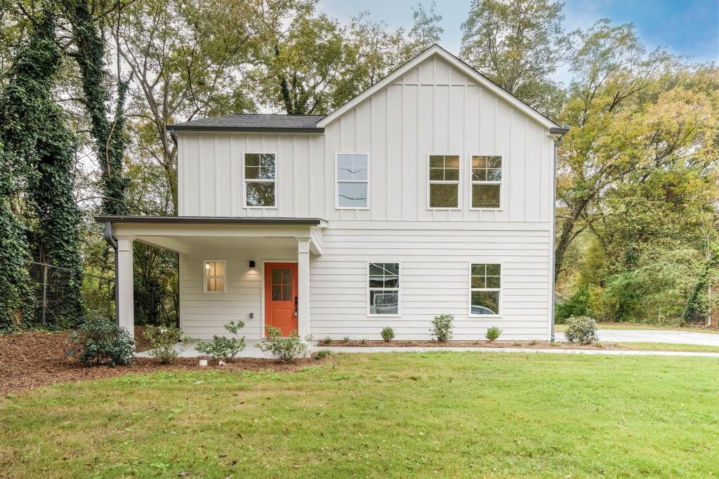 modern inspired farmhouse featuring a front lawn