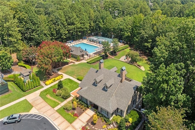 bird's eye view with a view of trees