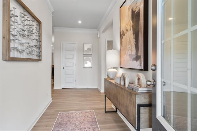 foyer entrance featuring baseboards, light wood finished floors, recessed lighting, and crown molding