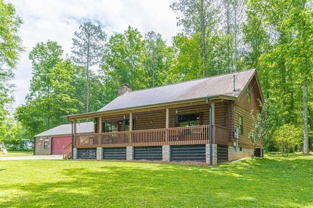 view of front of house with a garage and a front yard