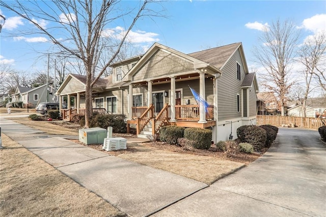 view of front of home featuring a porch