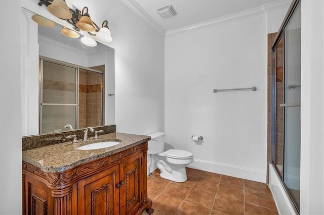 full bath featuring tile patterned flooring, crown molding, toilet, visible vents, and tiled shower