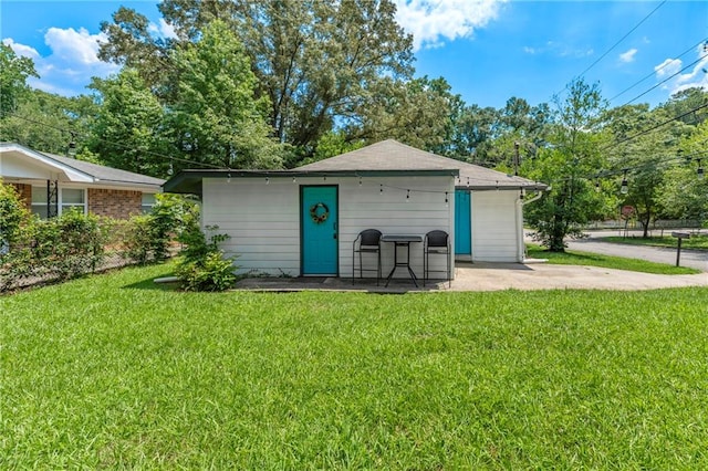 view of outbuilding featuring a lawn