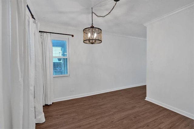 unfurnished dining area with dark wood-style floors, ornamental molding, a notable chandelier, and baseboards