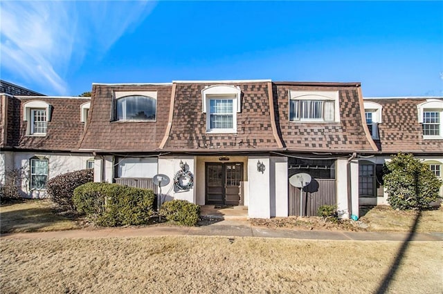 multi unit property with a front yard