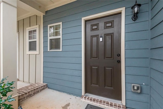 property entrance with covered porch