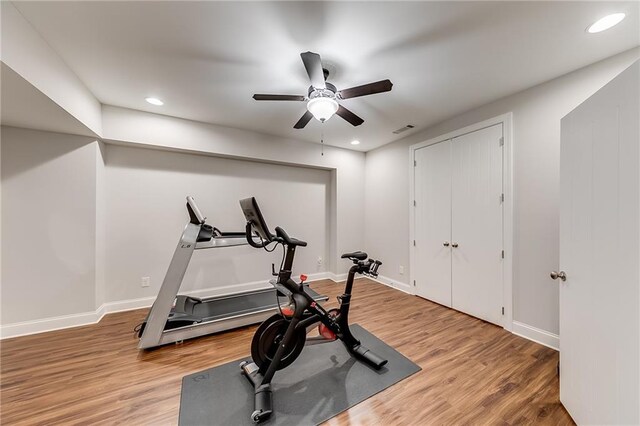 workout area with wood finished floors, a ceiling fan, baseboards, and recessed lighting