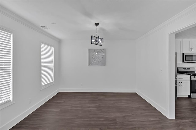 unfurnished dining area featuring a chandelier, crown molding, dark wood finished floors, and baseboards