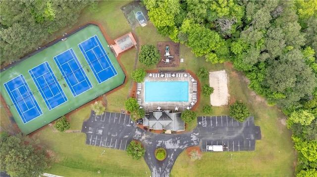 bird's eye view of a pool area