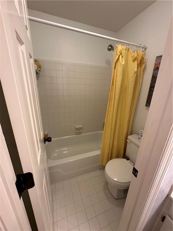 3962 Fox Glen Dr, Woodstock, GA 30189 - full bath featuring tile patterned flooring and shower / tub combo