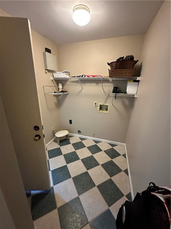 3962 Fox Glen Dr, Woodstock, GA 30189 - laundry room featuring hookup for a washing machine and gas dryer hookup
