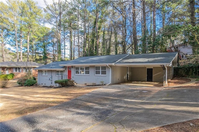 ranch-style house with a carport, crawl space, and driveway