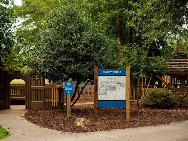 7210 Summit Pl, Alpharetta, GA 30009 - surrounding community featuring fence