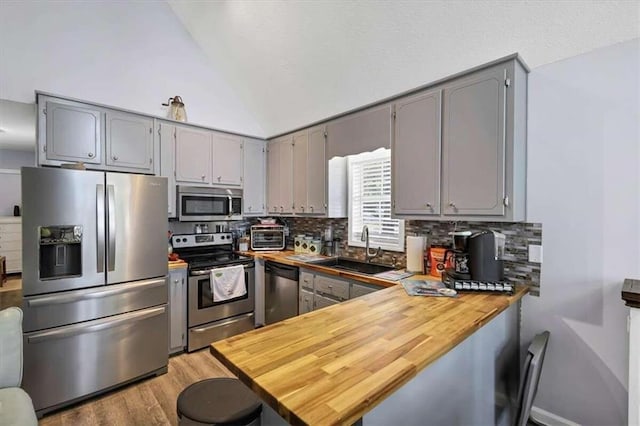 kitchen with gray cabinets, sink, kitchen peninsula, and stainless steel appliances