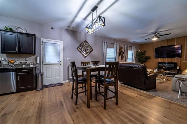 dining area featuring ceiling fan, visible vents, and light wood-style flooring