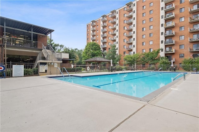 view of swimming pool