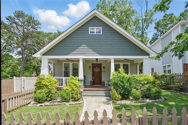 bungalow featuring a ceiling fan and a porch