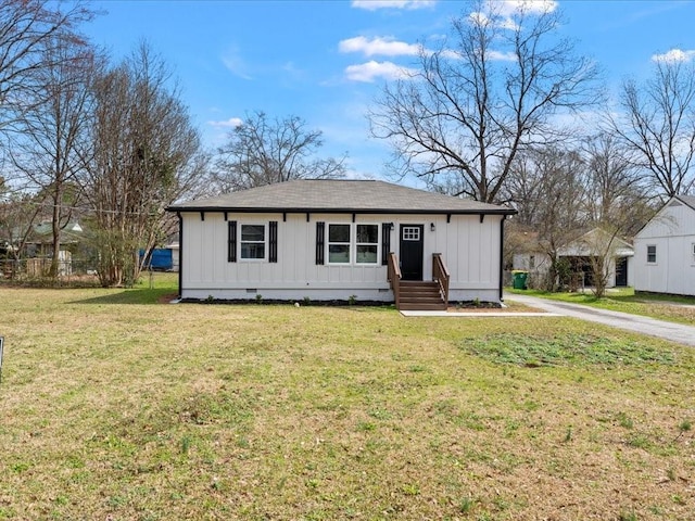 view of front of home with a front lawn