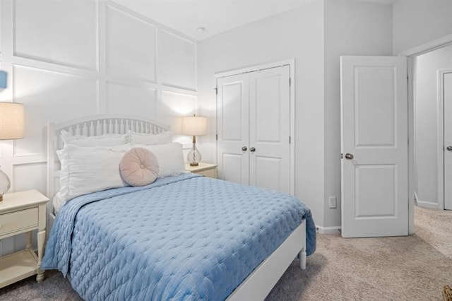 1098 Caruso Dr, Buford, GA 30518 - carpeted bedroom featuring a closet