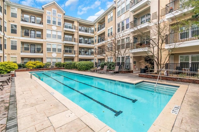 view of swimming pool