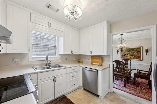 kitchen with visible vents, stainless steel appliances, an inviting chandelier, and a sink