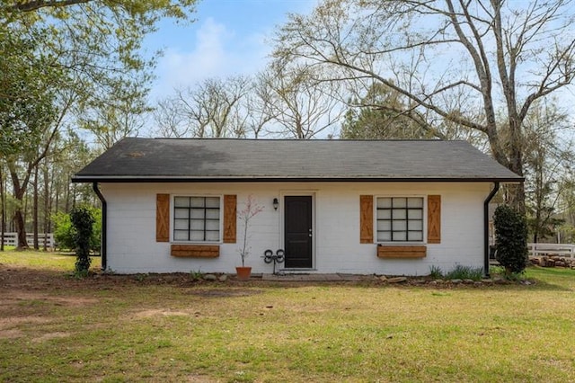 ranch-style house with a front yard