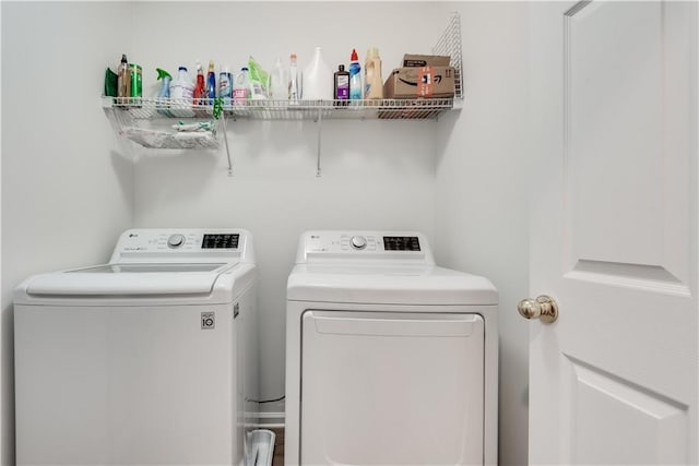 laundry room with washing machine and clothes dryer