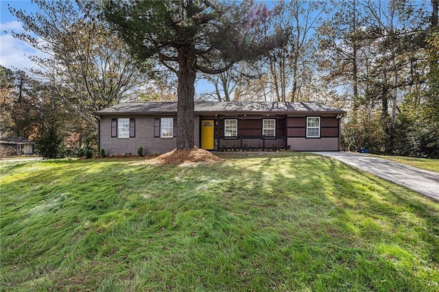 ranch-style home featuring driveway and a front yard