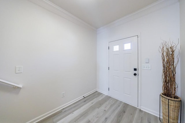 foyer featuring light wood-style floors, baseboards, and ornamental molding