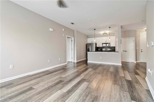 898 Oak St SW Unit 3228, Atlanta, GA 30310 - unfurnished living room featuring wood finished floors and baseboards