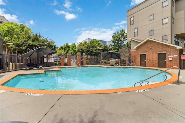 898 Oak St SW Unit 3228, Atlanta, GA 30310 - community pool with a patio area